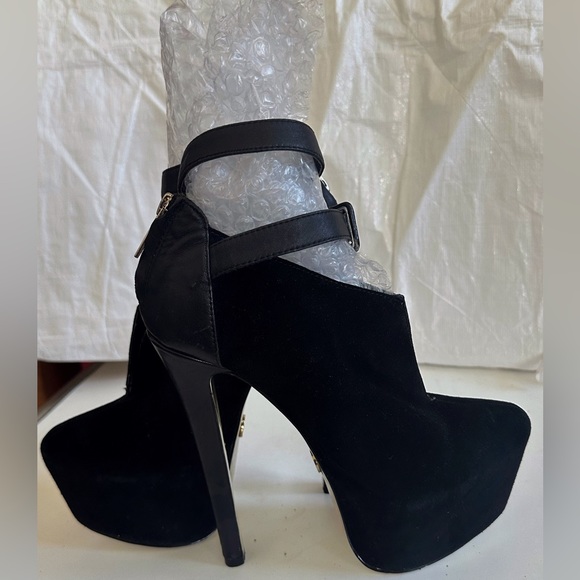 BEBE LEATHER BOOTIE WITH LEATHER ANKLE STRAP GOLD ZIPPER BACK PLATFORM HEEL 8 - Picture 5 of 8